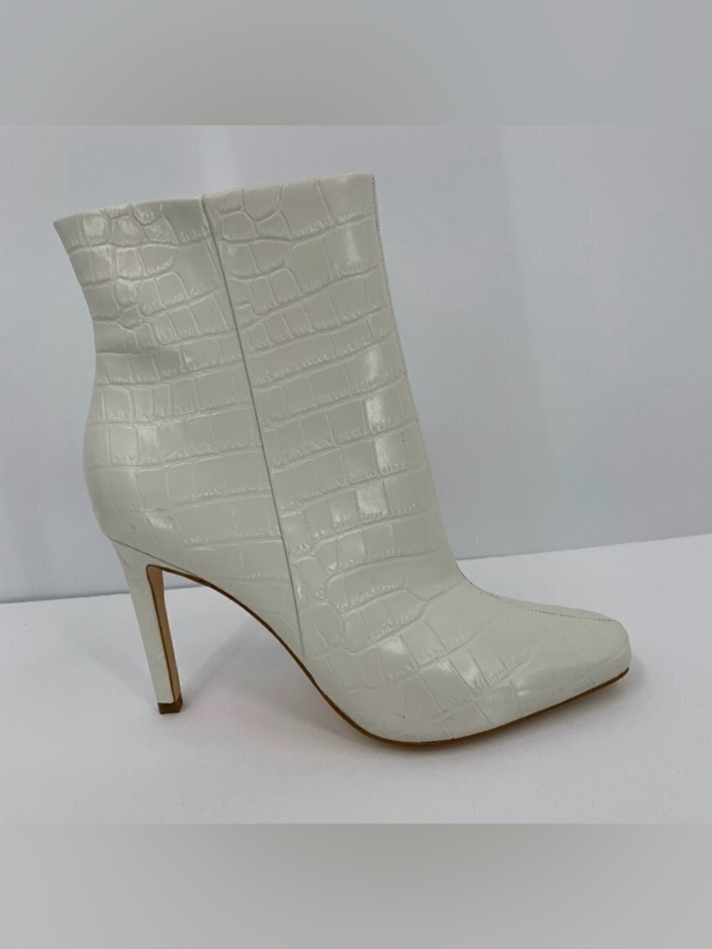 Marc Fisher Cappa2 ivory leather croc embossed ankle boots heel new 10